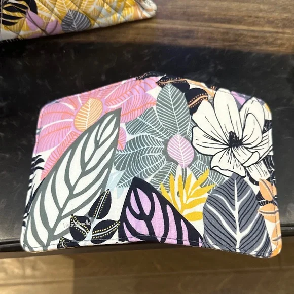 Vera Bradley, Palm Floral, Vibrant Quilted Floral Accessory Set - Picture 9 of 16